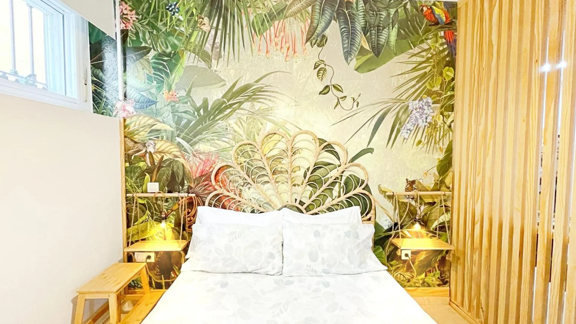 New Tropic Malaka Home Malaga 0*,  Spain